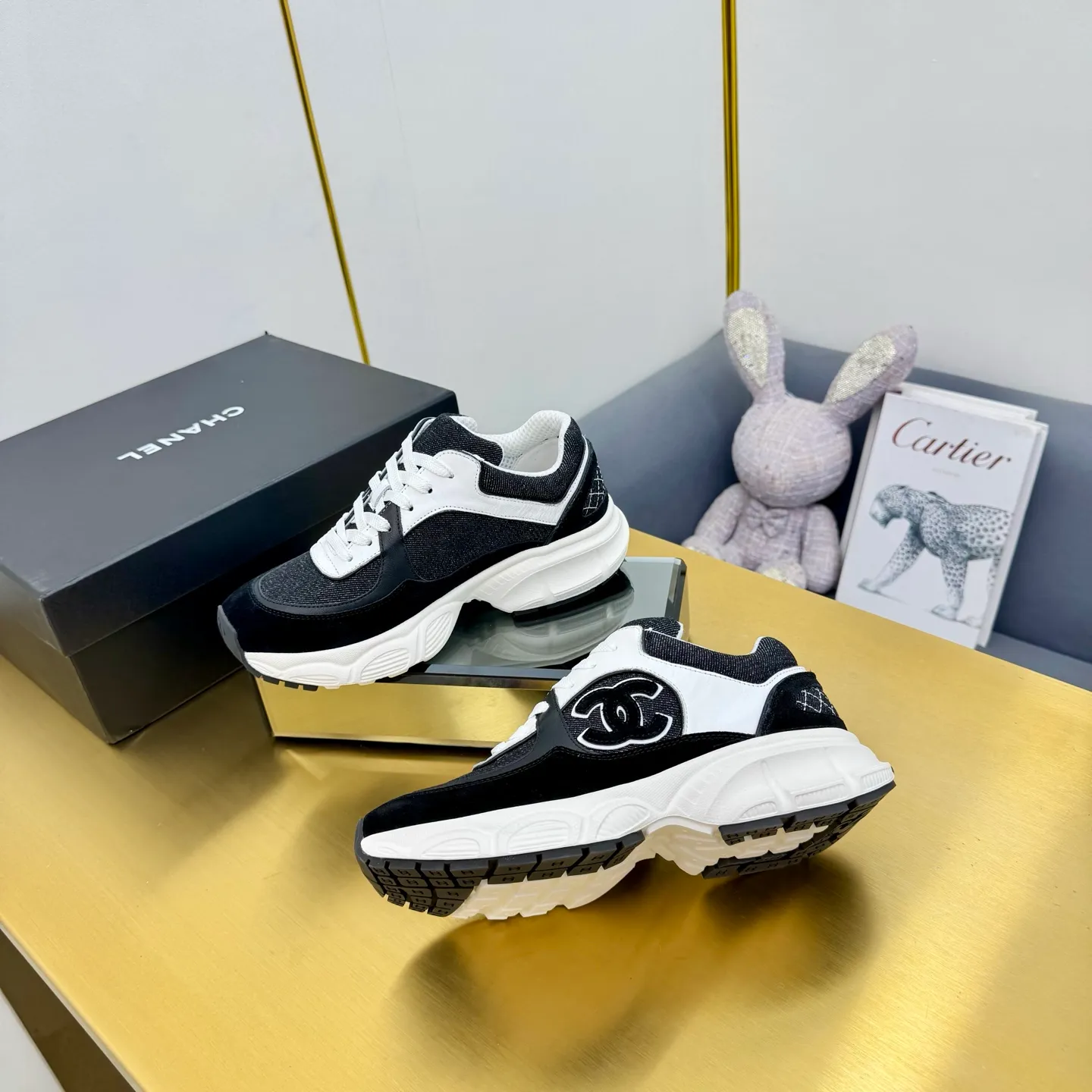 p700🐮🐮Upgraded version, upgraded version, upgraded version! No rebuttal accepted! ! ! ! Chanel Chanel dad shoes, couples' model for men and women - 2025 top casual sneakers in the counter. This classic design; the upper is electro-embroidered with various techniques; ❷The inner lining is made of: original Yangli + net ❸The outsole is based on: the original TPU combination outsole. The full set of boutique packaging for women 35–41